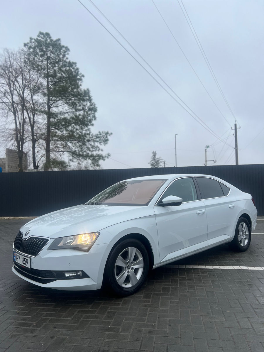 Skoda Superb foto 2