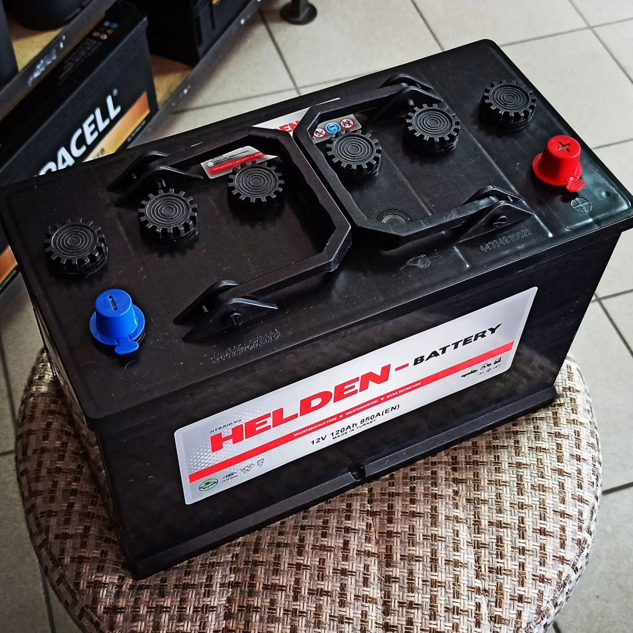 Аккумуляторы 120Ah 820A Helden (- +) (349/175/235) foto 0