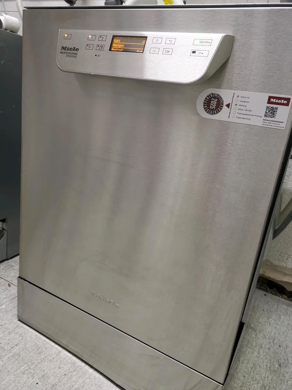 Профессиональная посудомоечная машина Miele фото 7