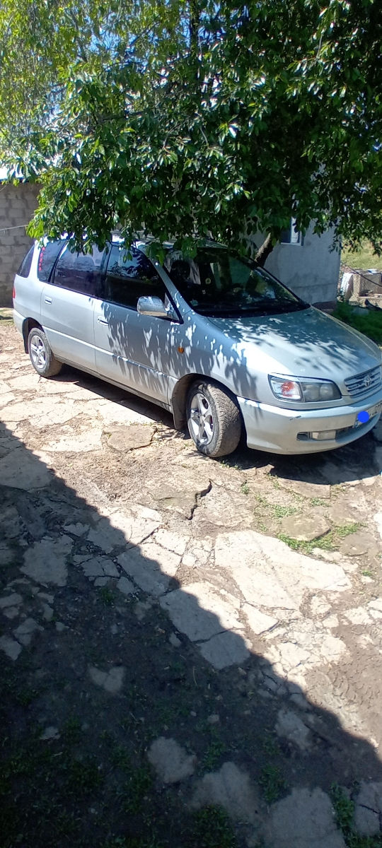 Toyota Picnic фото 1