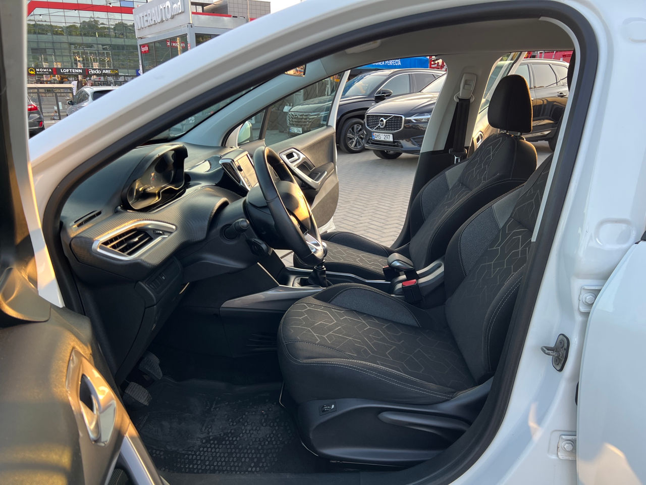 Peugeot 2008 фото 6
