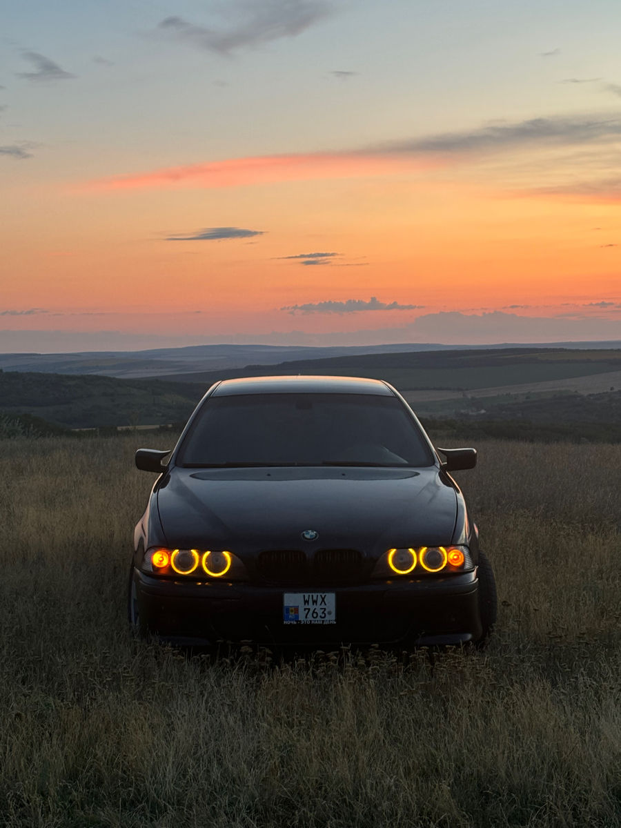 BMW 5 Series foto 0