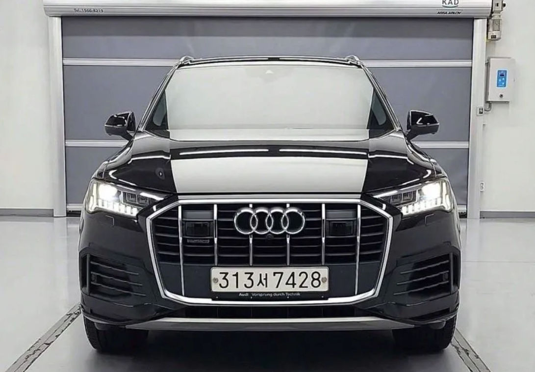 Audi Q7 фото 0