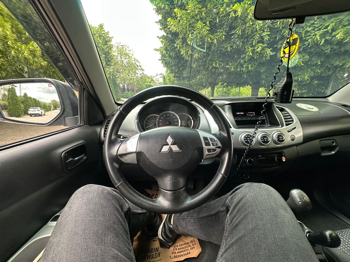 Mitsubishi L200 foto 7