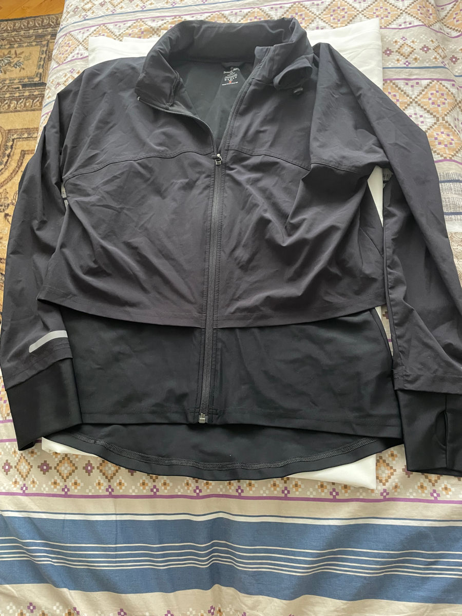 Новая спортивная куртка, тоненькая, привезена из США, 350л. фото 0