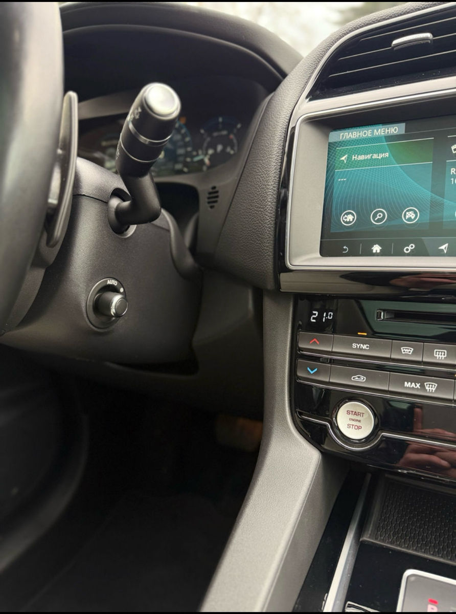 Jaguar F-PACE foto 14