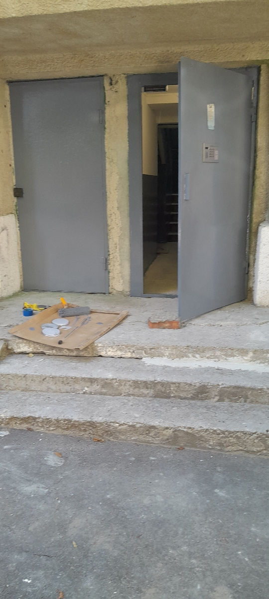 Reparatie cosmetica in scara blocului foto 9