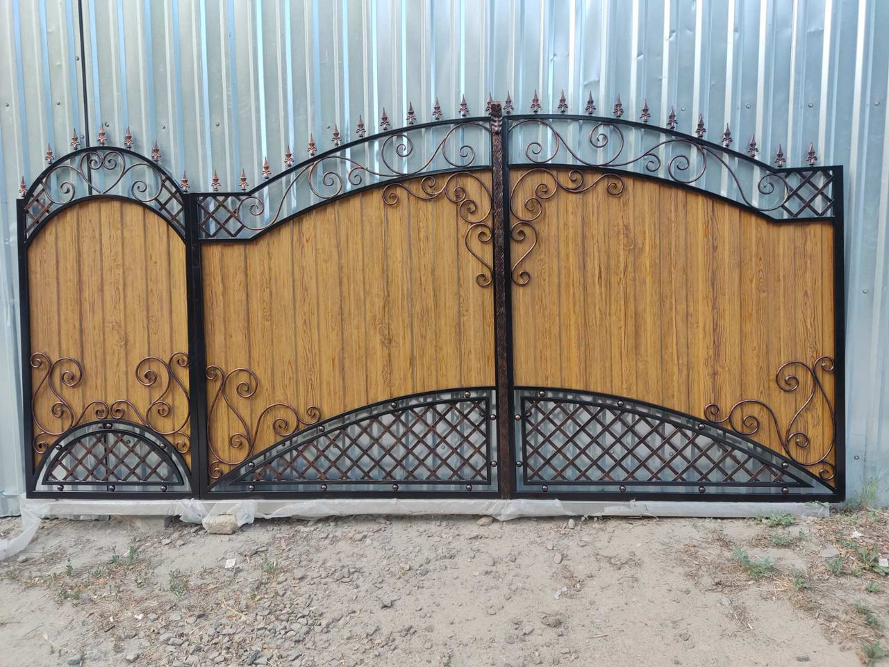 Porti din fier forjat, garduri, balustrade, gratii, balustrade inox, copertine auto фото 0