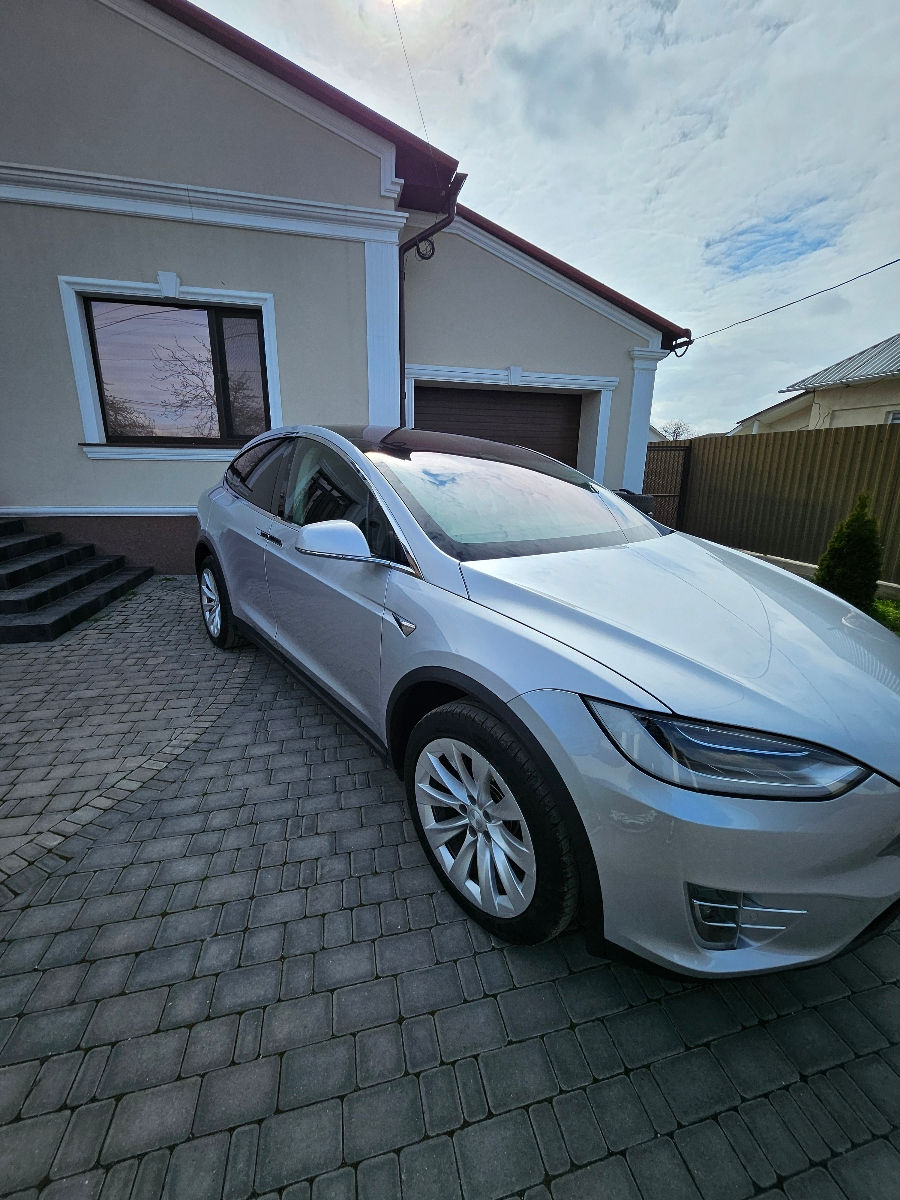 Tesla Model X фото 5