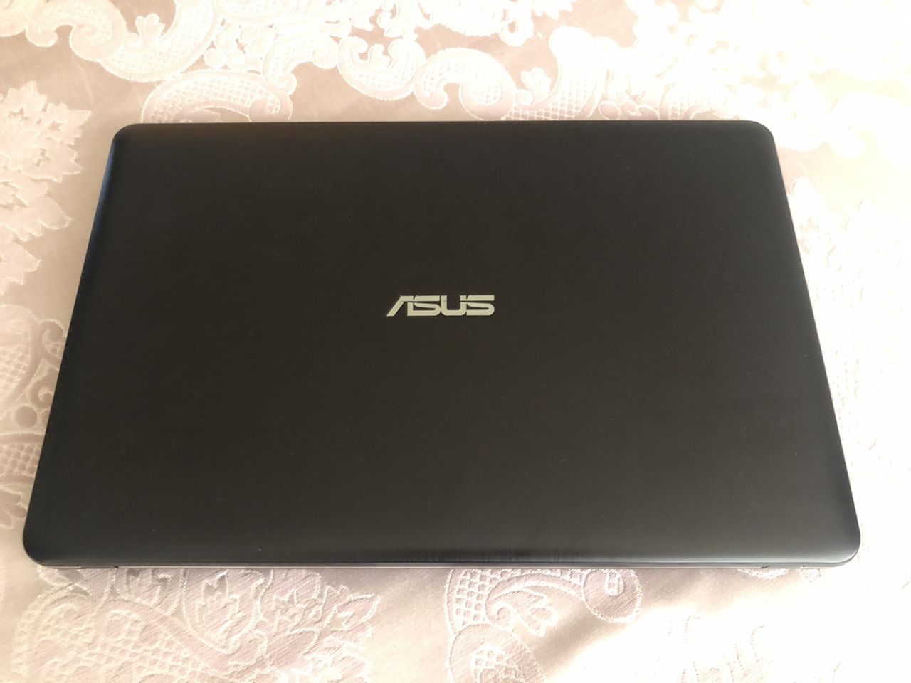 Asus VivoBook X540N(4Gb; 500Gb) - 120 eur0