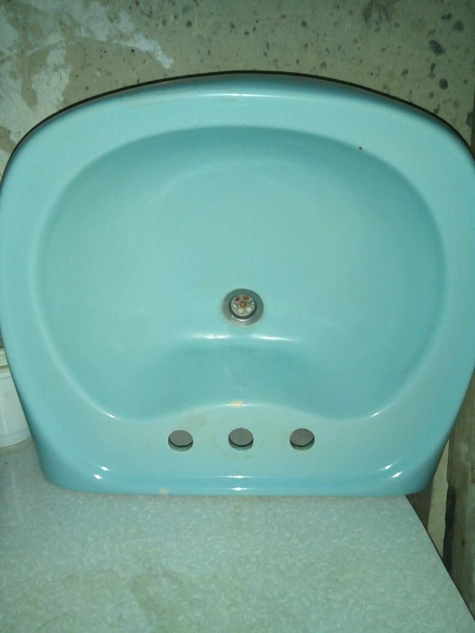 Керамическая раковина.