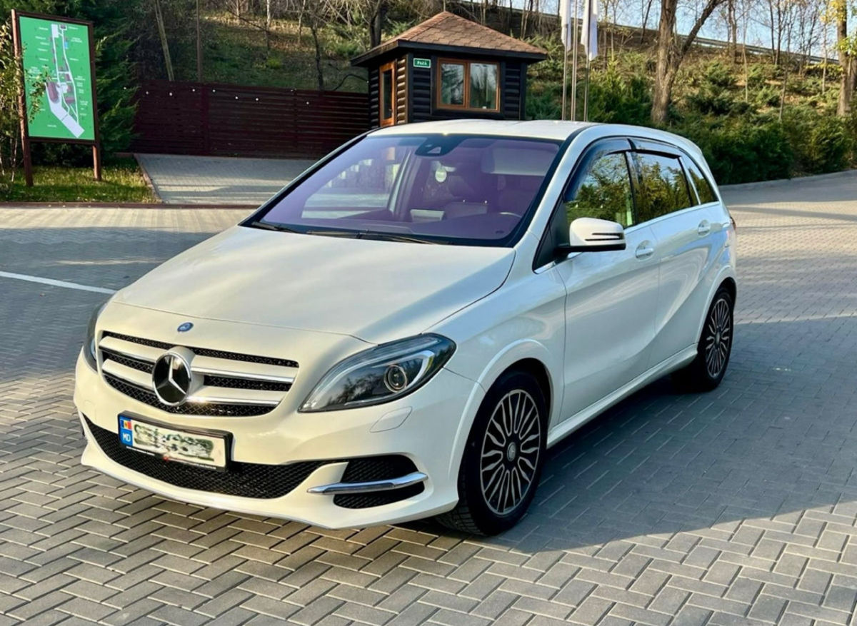 Mercedes B-Class 2015 г. с пробегом 75000 км, Электричество, 9000 €