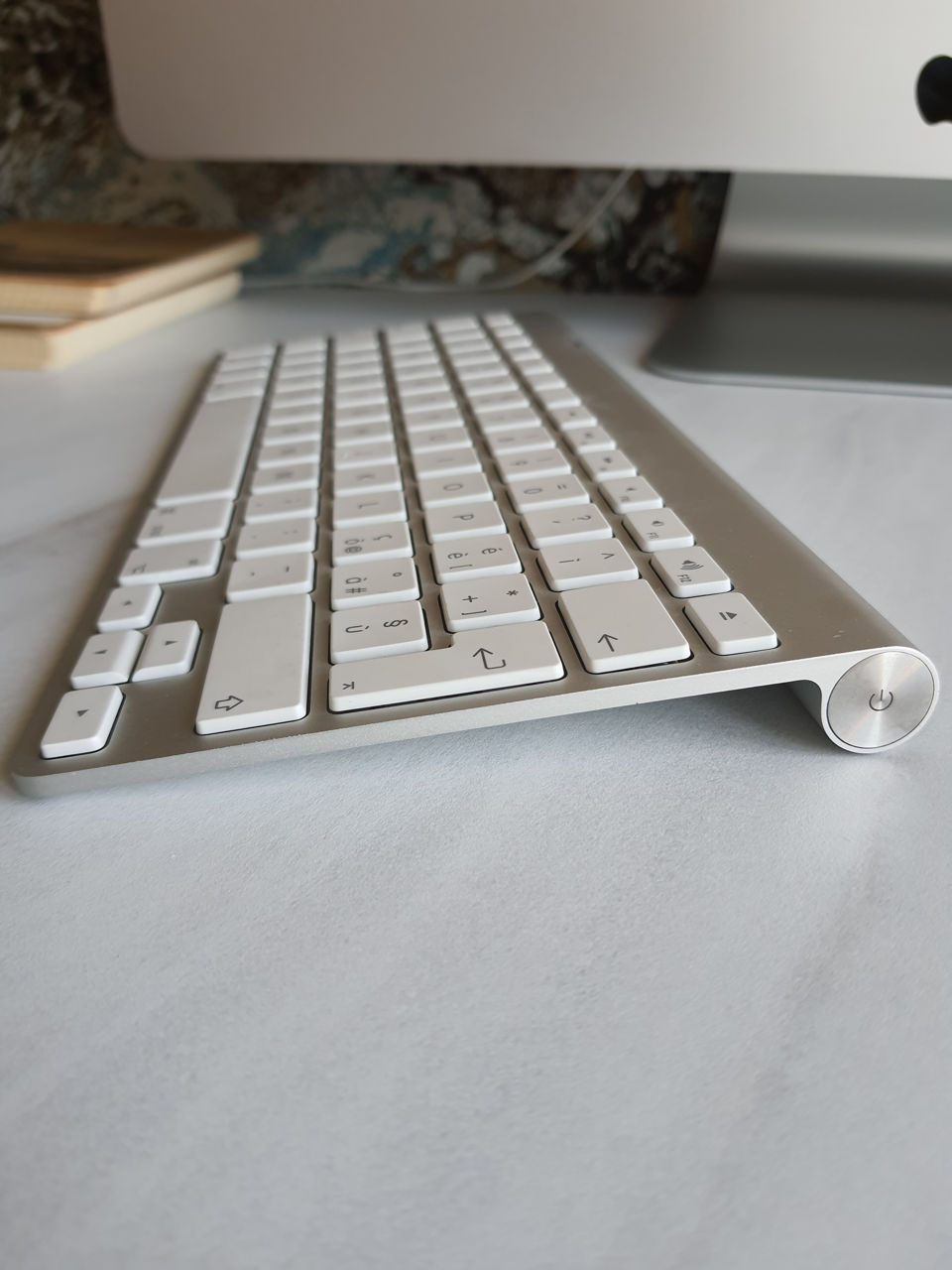 Клавиатура Apple Wireless Keyboard