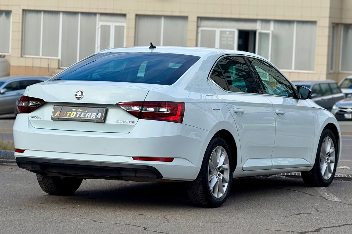 Skoda Superb foto 3