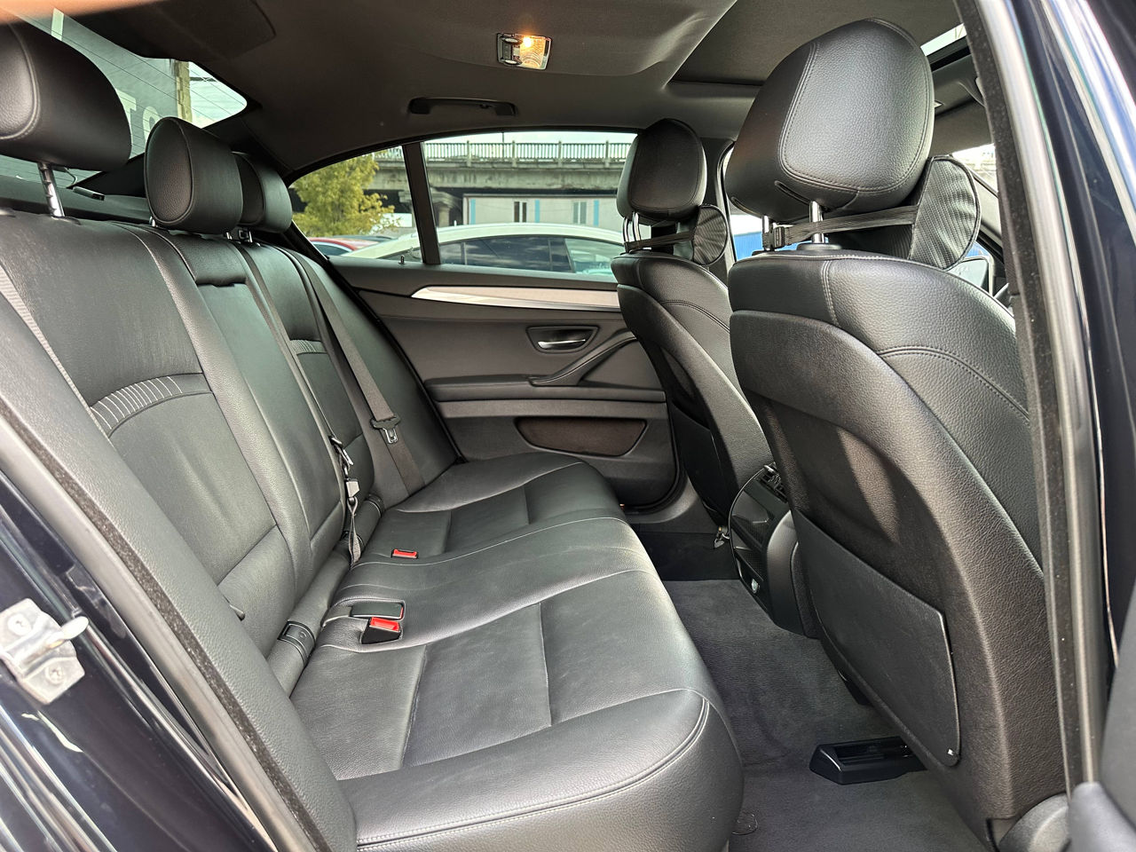 BMW 5 Series foto 14