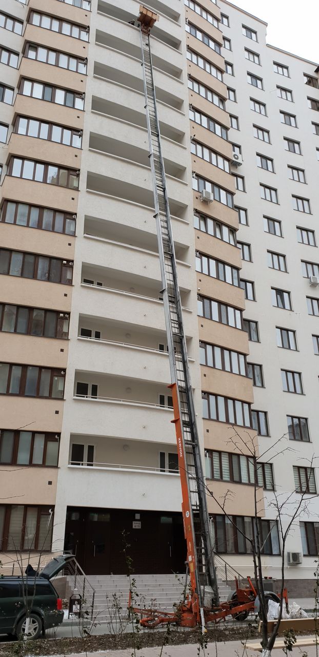 Авто лифт.ЛифтLift mobil pentru ridicarea materialelor de constructie