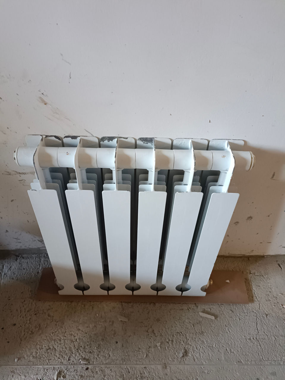 Радиатор биметал один.Radiator Bimetal, un exempmplar 80 lei/sectia фото 2