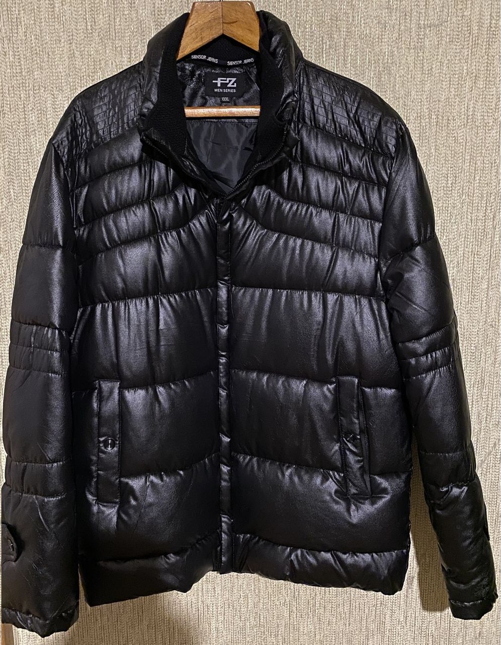 Новая куртка, XL(180см) - 800л. Ткань под кожу не пропускает воздух, на ...