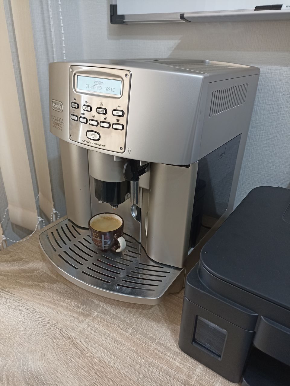 Кофемашина DeLonghi ESAM 3500 S Magnifica Automatic Cappuccino