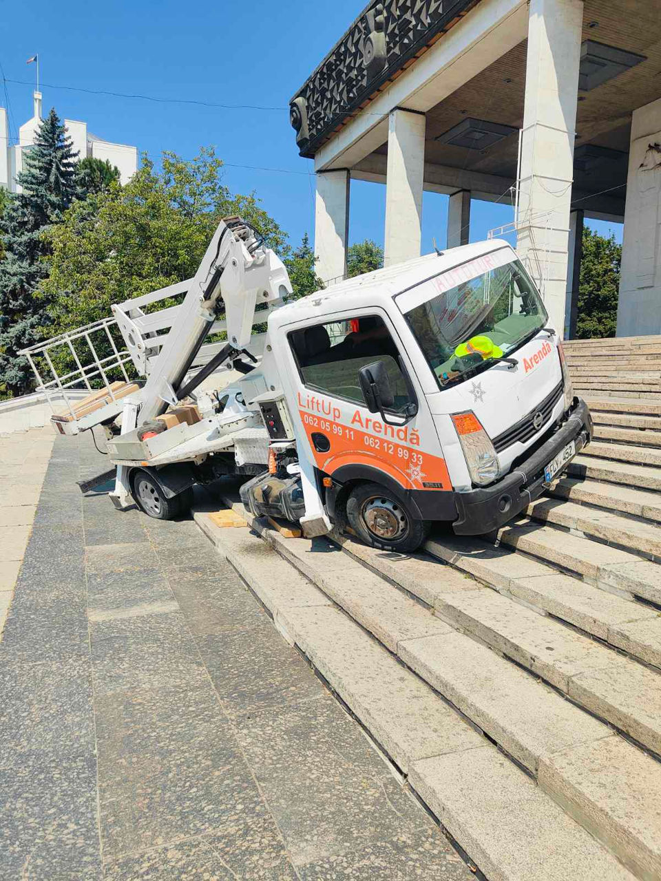Servicii autoturn (вышка) Chirie pe ora  in Chisinau 28 metri фото 17