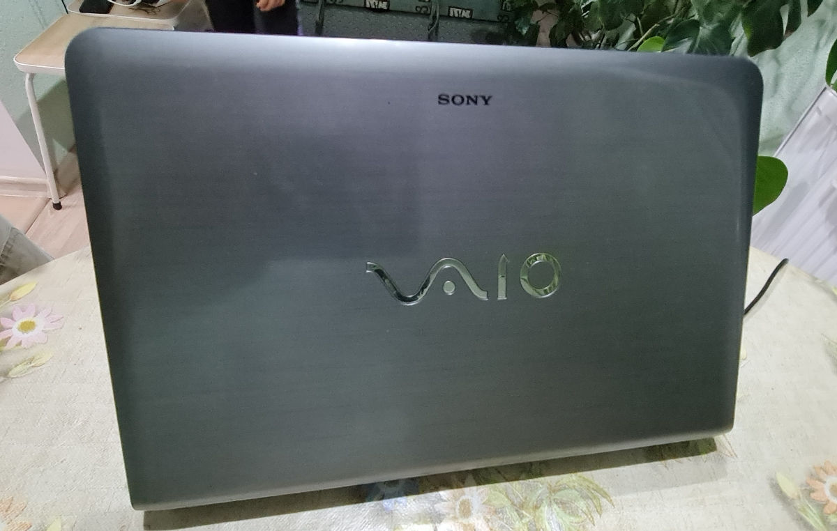 Vând Notebook Sony foto 1