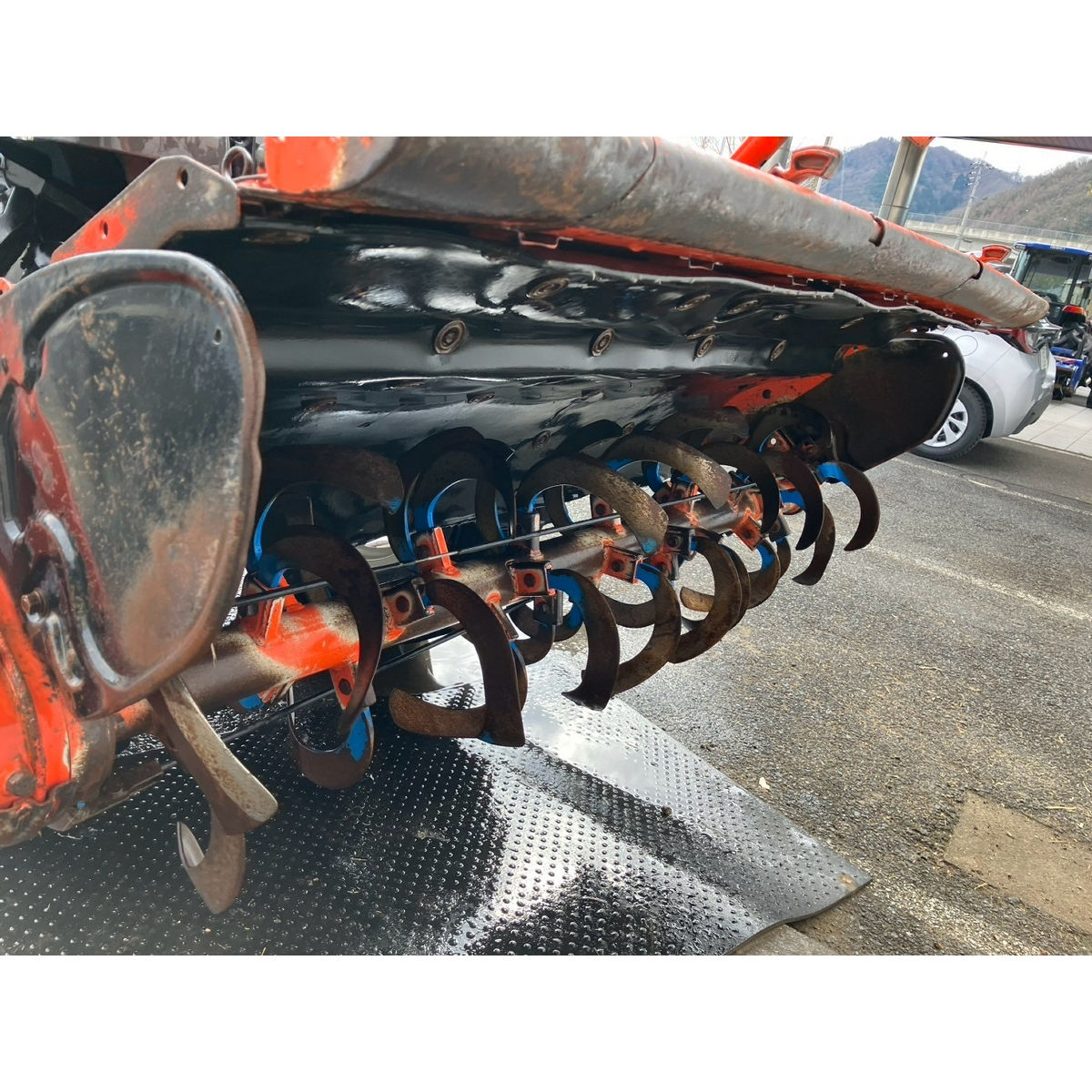 Kubota KT-30 este un tractor compact cu cabina + freza  foto 6