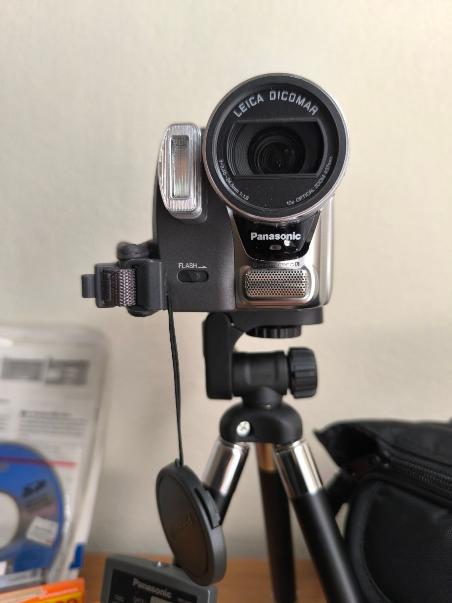 Videocamera "Panasonic"  NV-GS70 foto 5