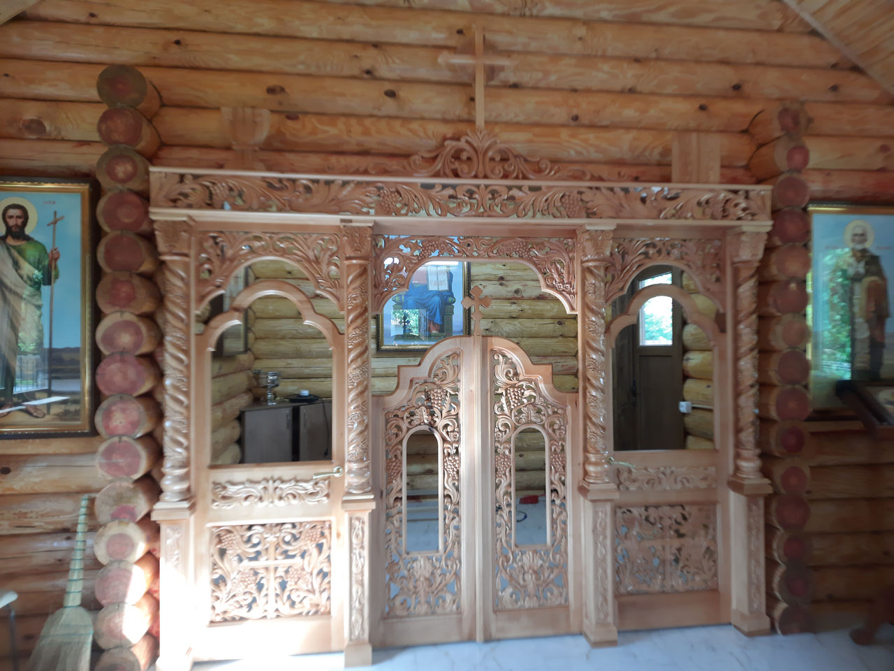 Sculptura la comamda. Iconostas. иконостасы. icoane. chivote. rastigniri. mobilier bisericesc foto 5