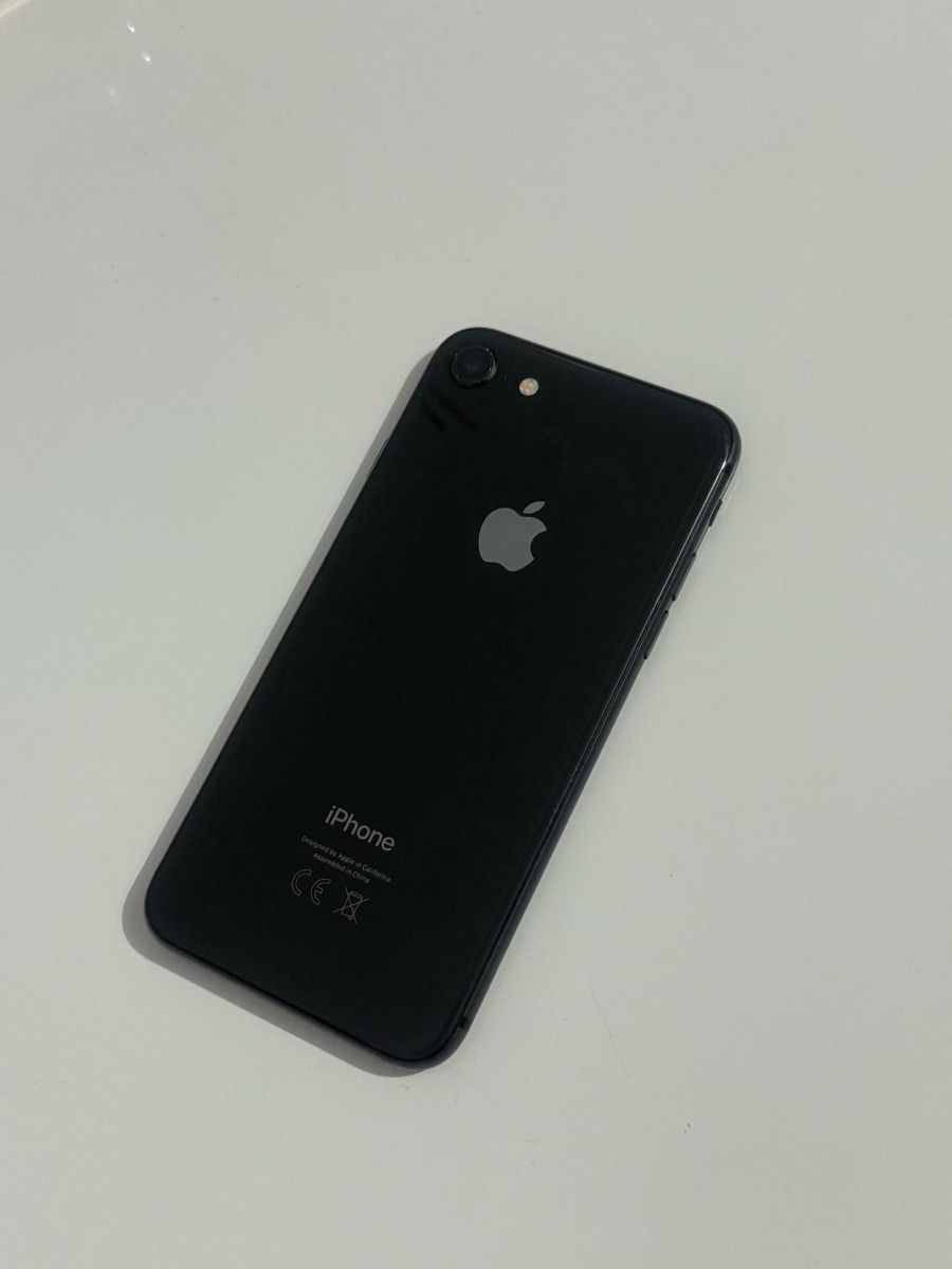 iPhone 8 64 gb foto 2