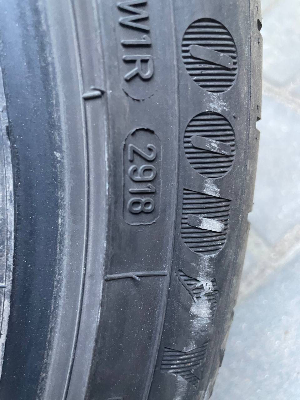 Good Year 215/45 R17