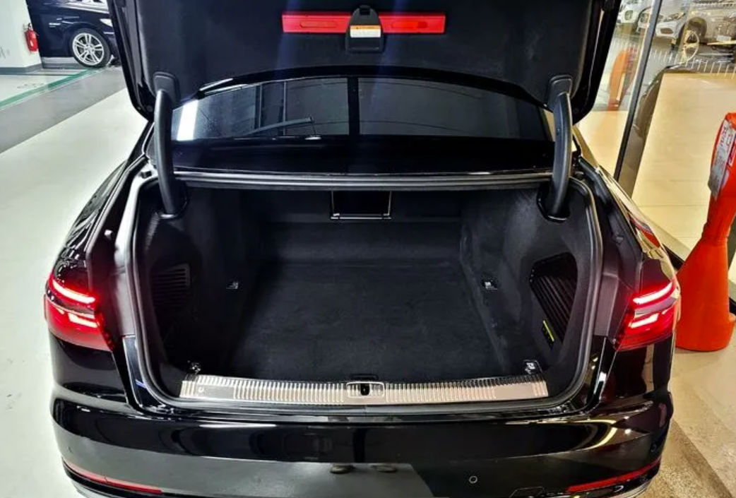Audi A8 фото 14