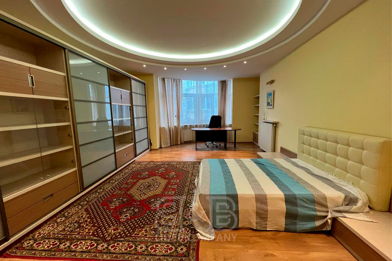 Apartament cu 4 camere, 180 m², Centru, Chișinău foto 3