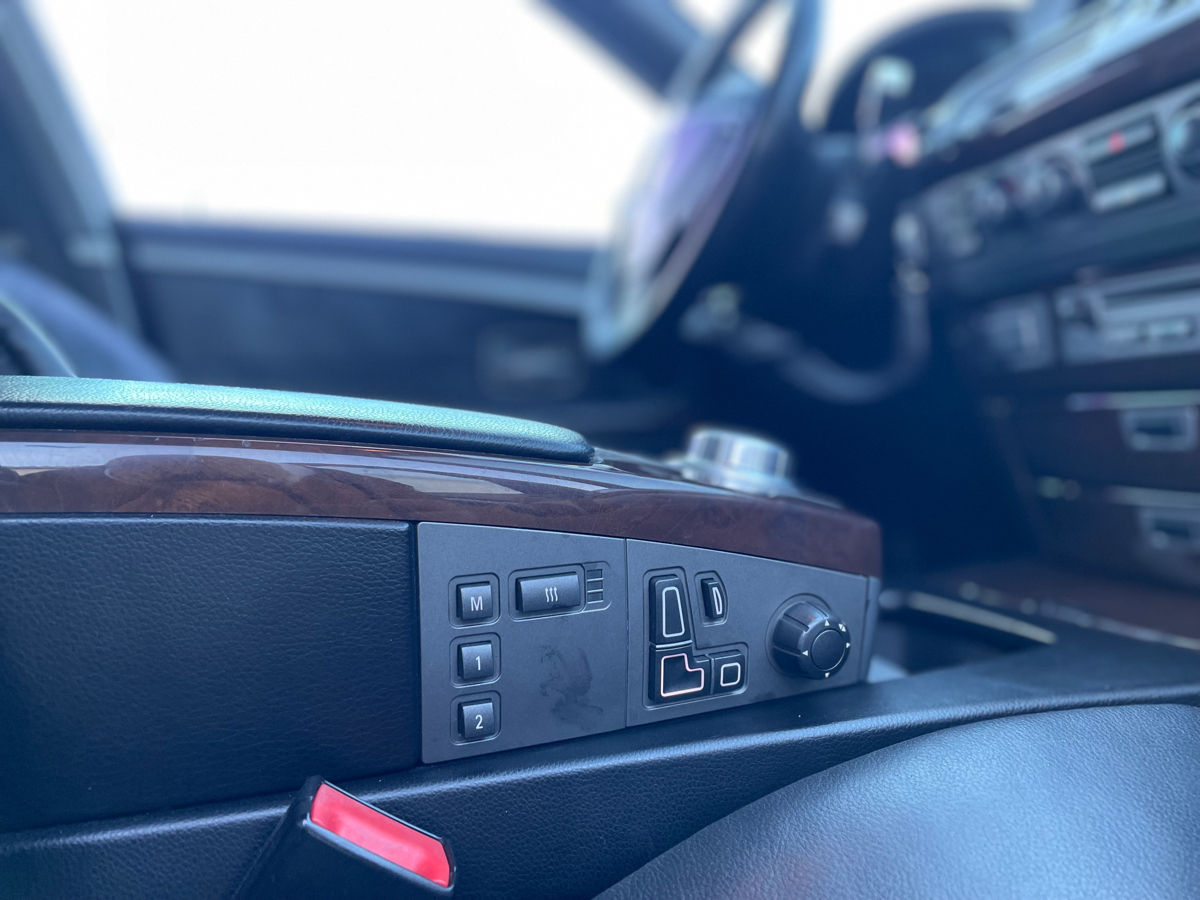 BMW 7 Series фото 7