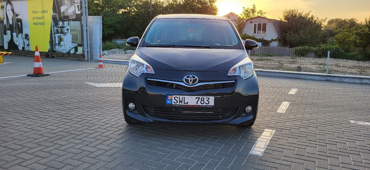 Toyota Verso-S 2012 г. с пробегом 202000 км, Бензин, 7500 €