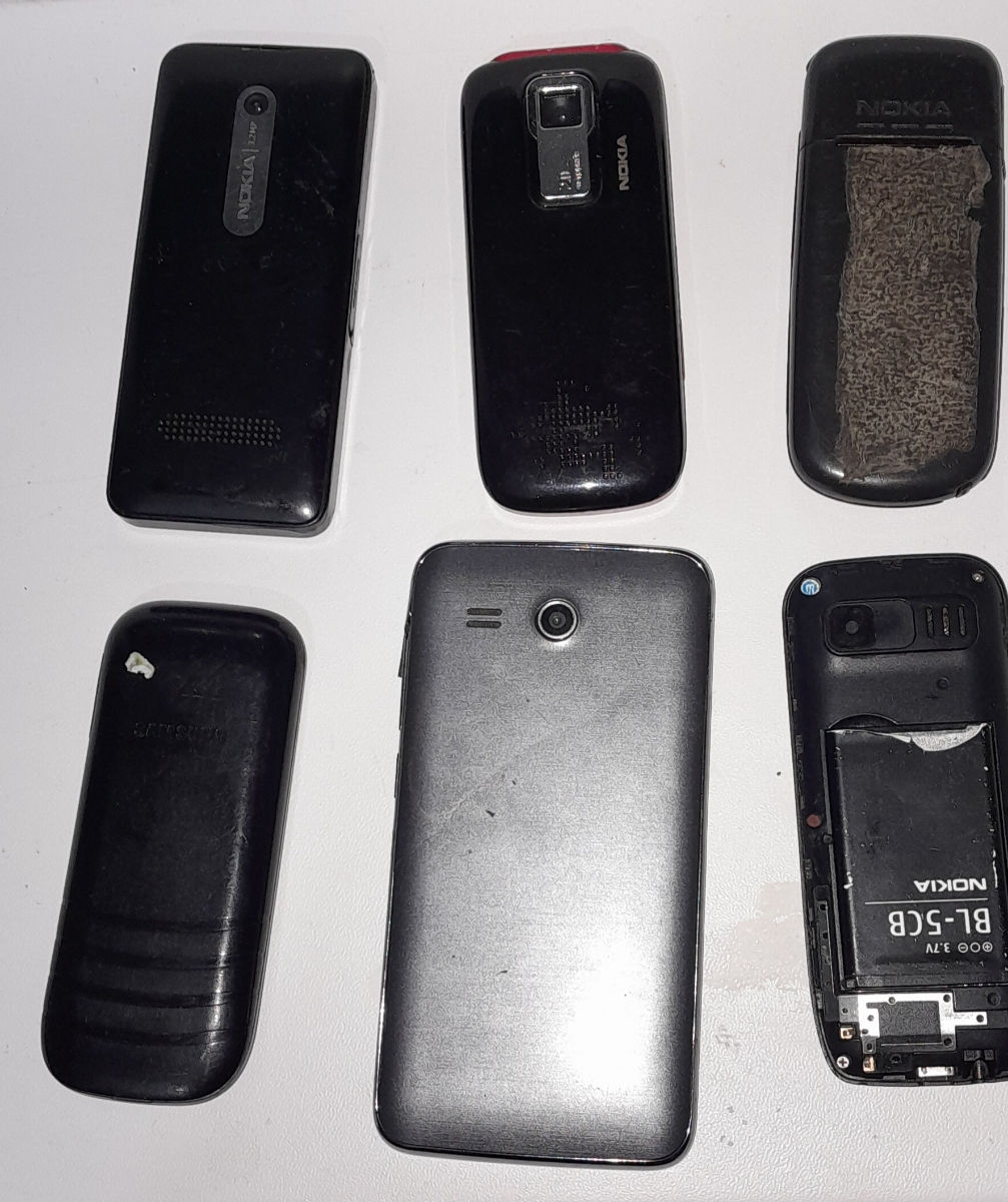 Samsung Е1200, Nokia 5130, смартфон Huawei Y511 на запчасти. foto 3