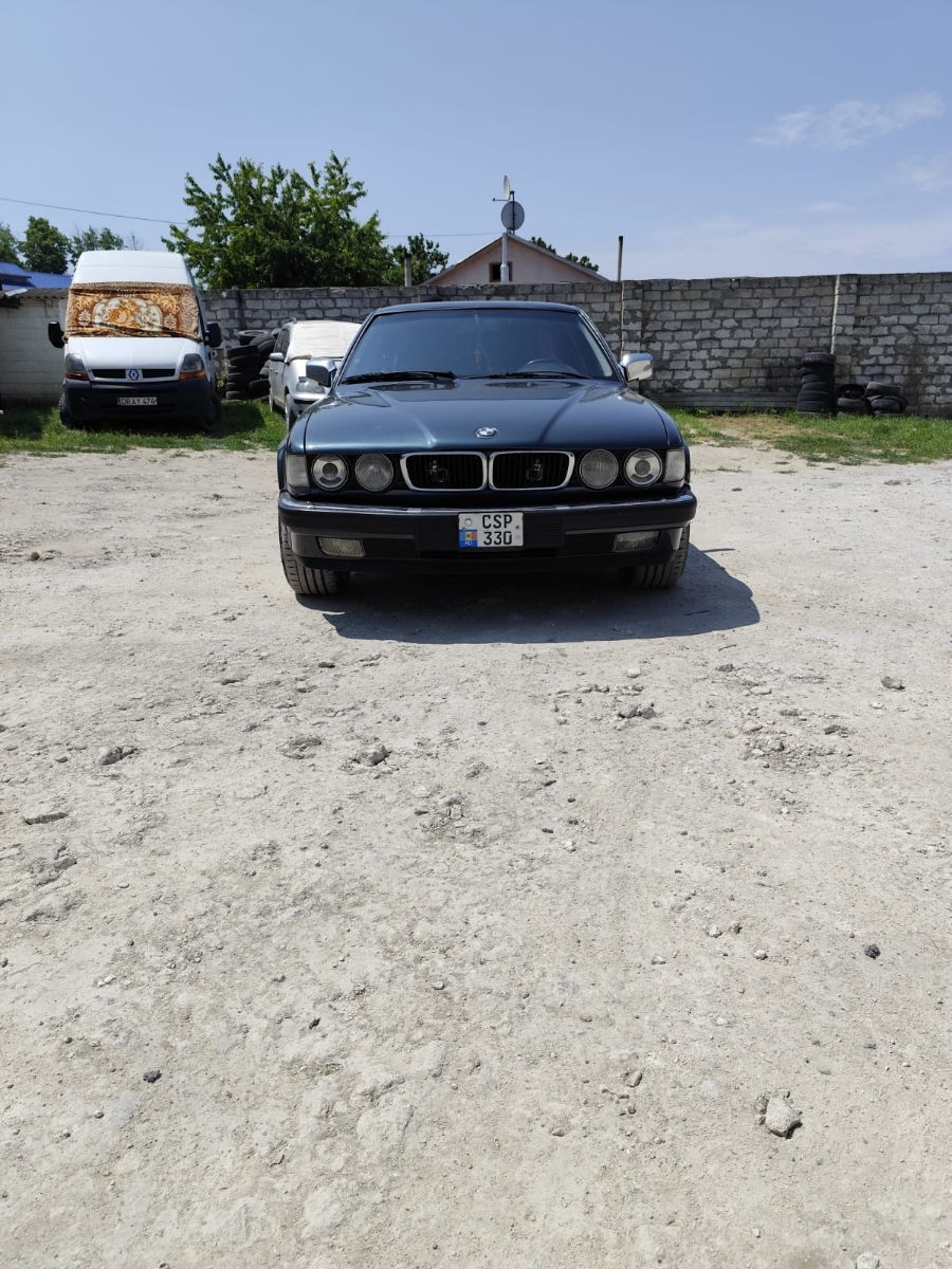 BMW 7 Series фото 4