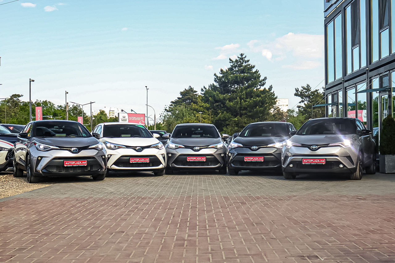 Toyota C-HR фото 0