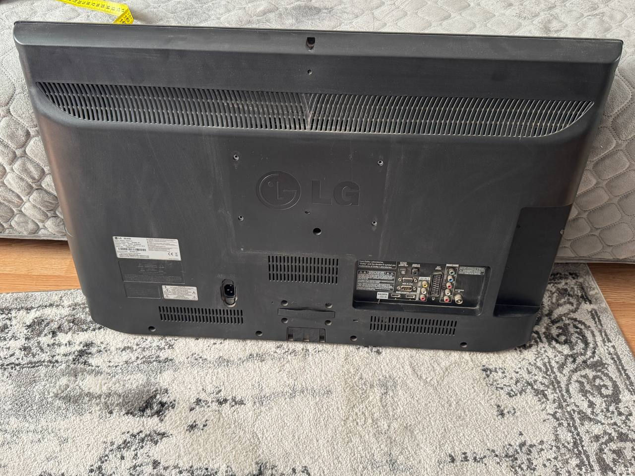 LG 32" LCD TV 32LK430 — pentru piese foto 2