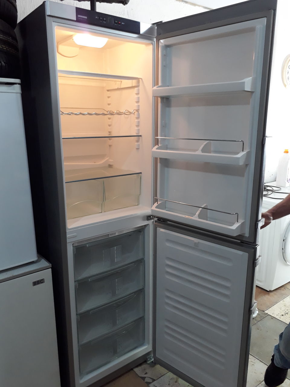 Холодильник Либхер с 4 ящиками в морозильной камере