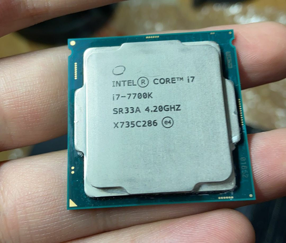 LGA1151 / Intel Core i7-7700K Turbo Boost 4.5 Ghz - Testare / Instalare фото 0