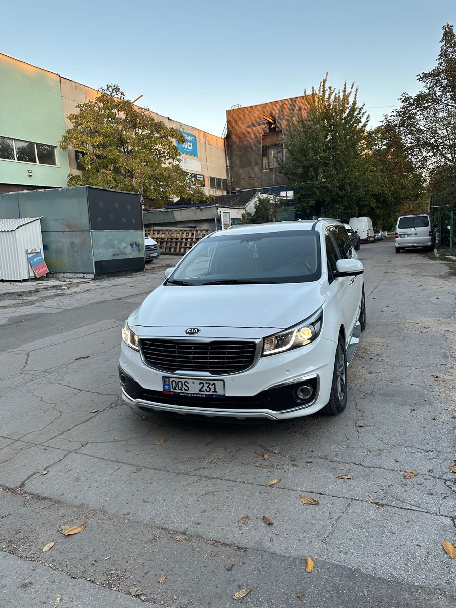 KIA Carnival foto 0