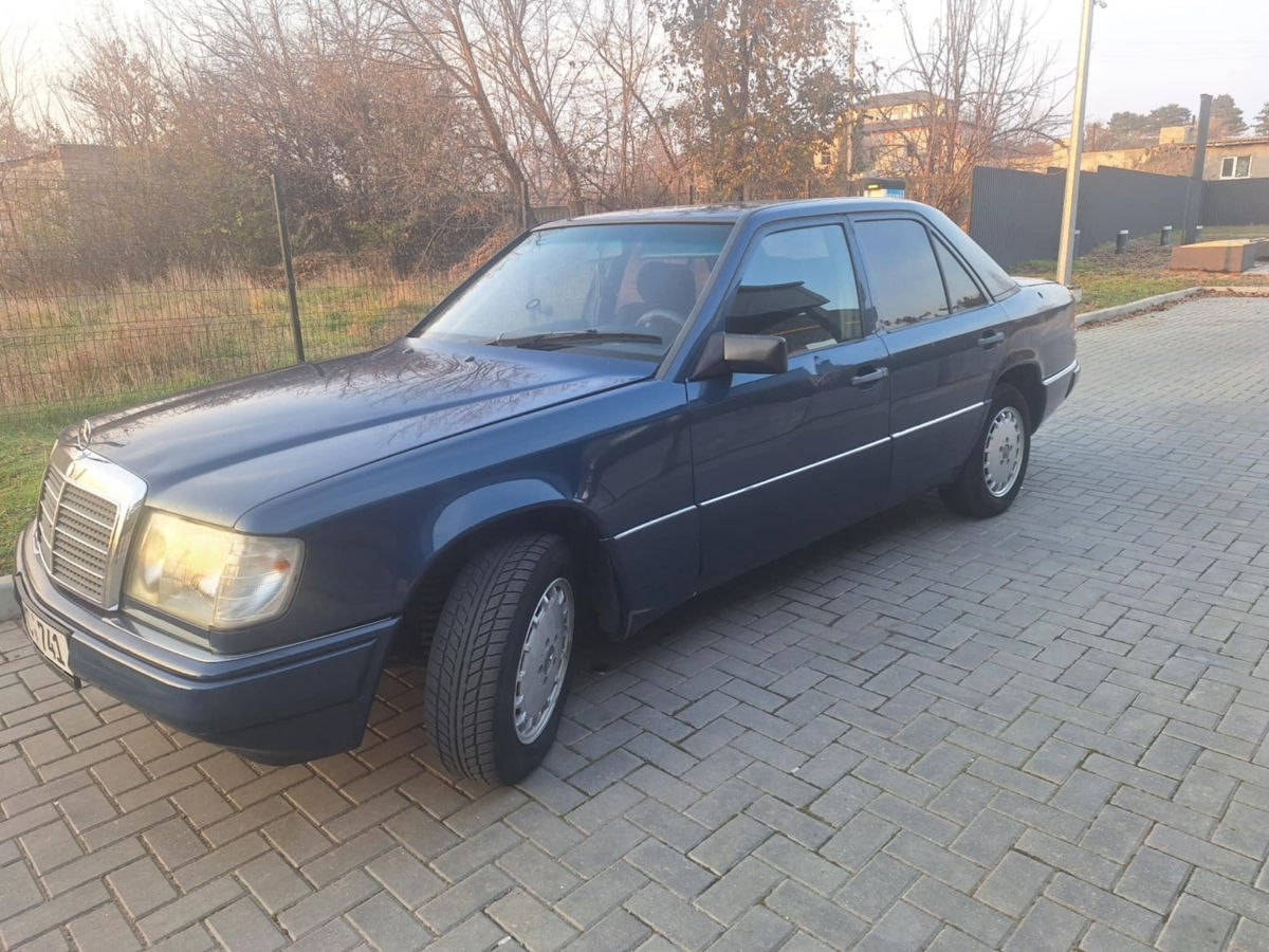 Mercedes Series (W124) foto 0