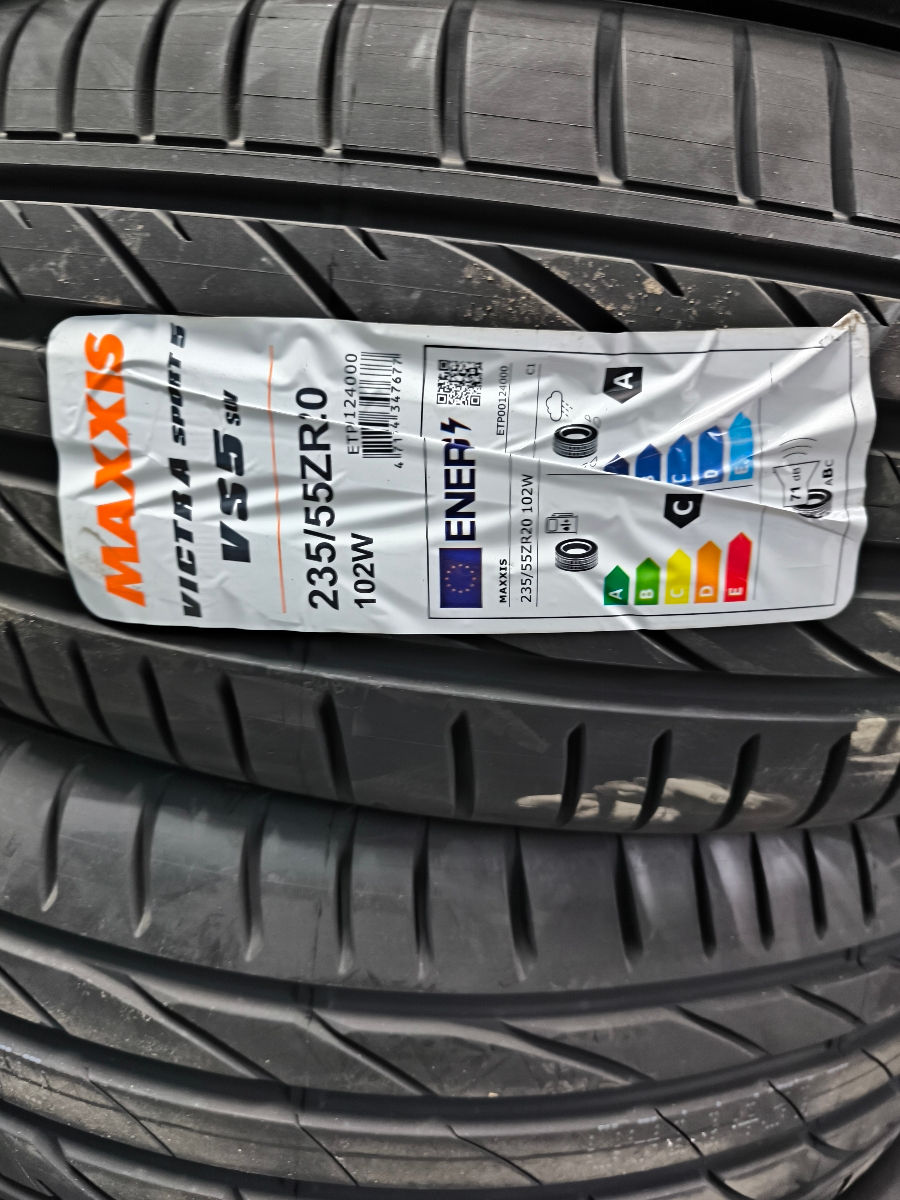Anvelope R20 235/55 Maxxis. 4 buc. Clasa A 2560 lei buc