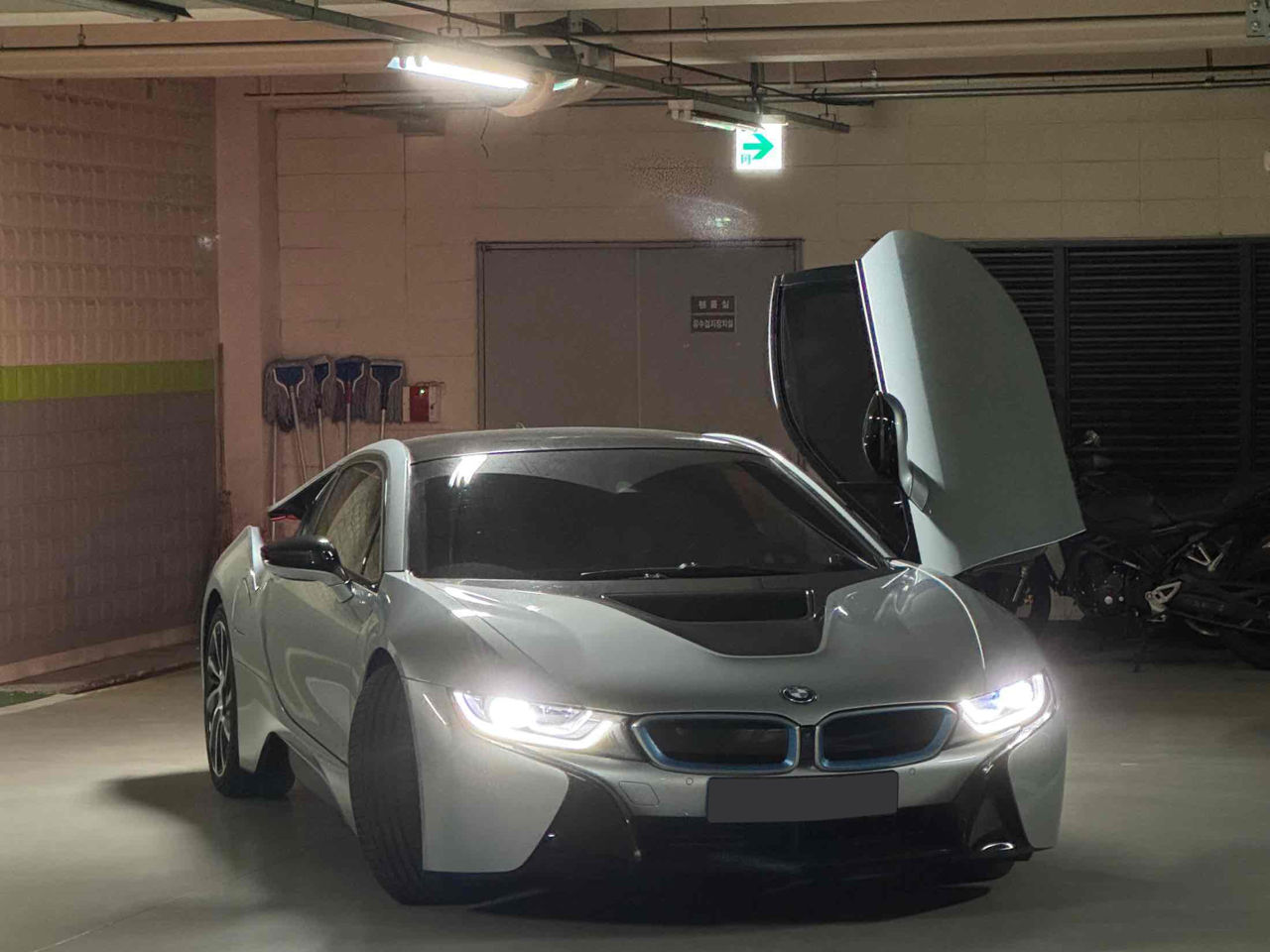 BMW i8 foto 1