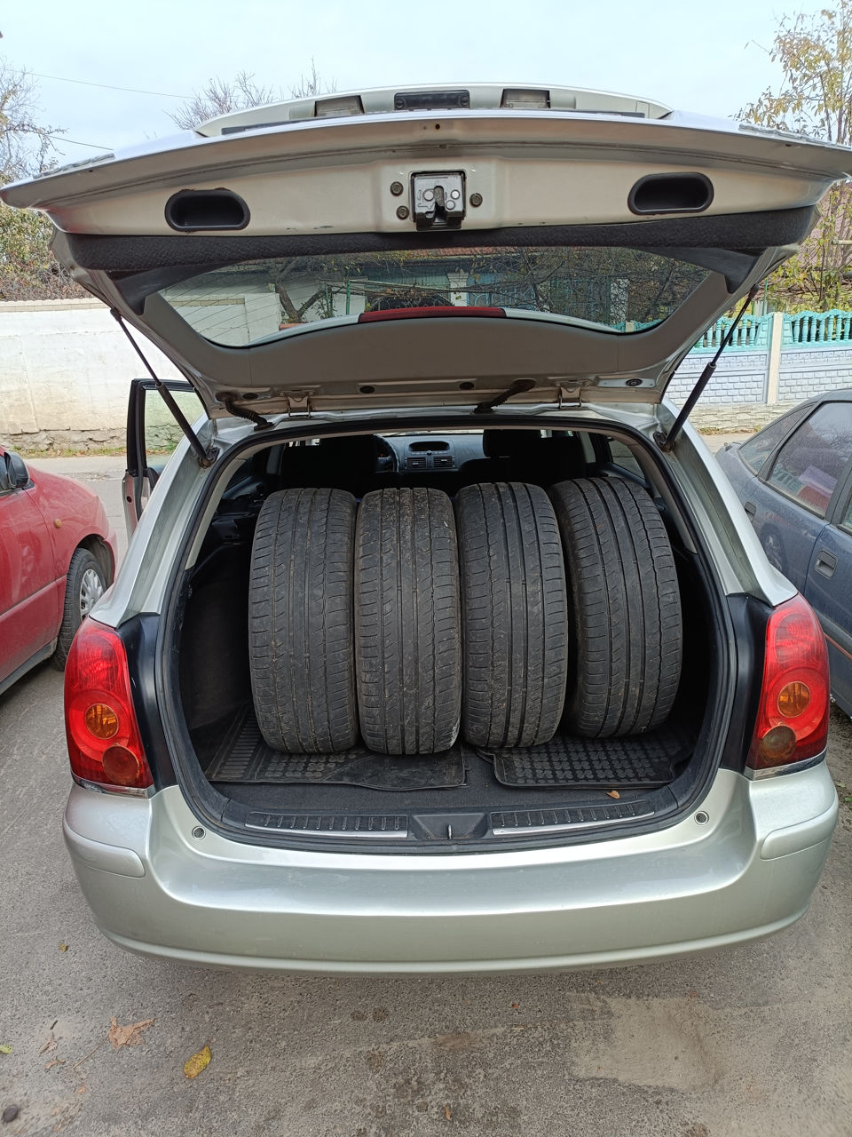 Toyota Avensis foto 4