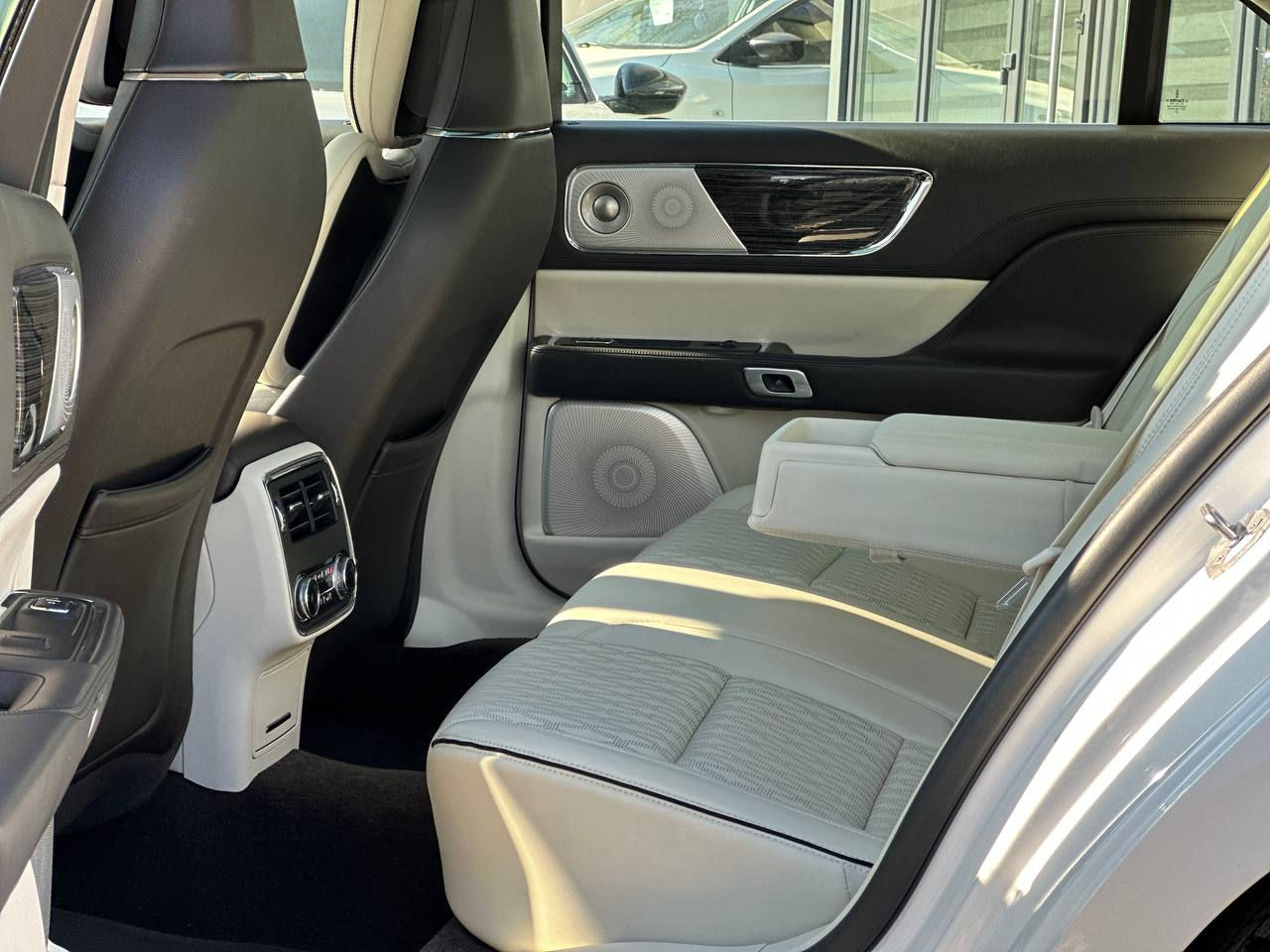 Lincoln Continental фото 16