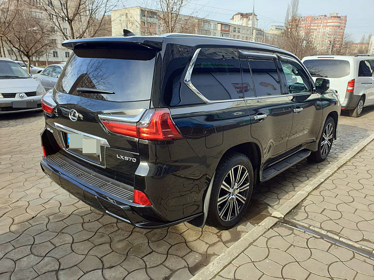Lexus LX Series фото 5