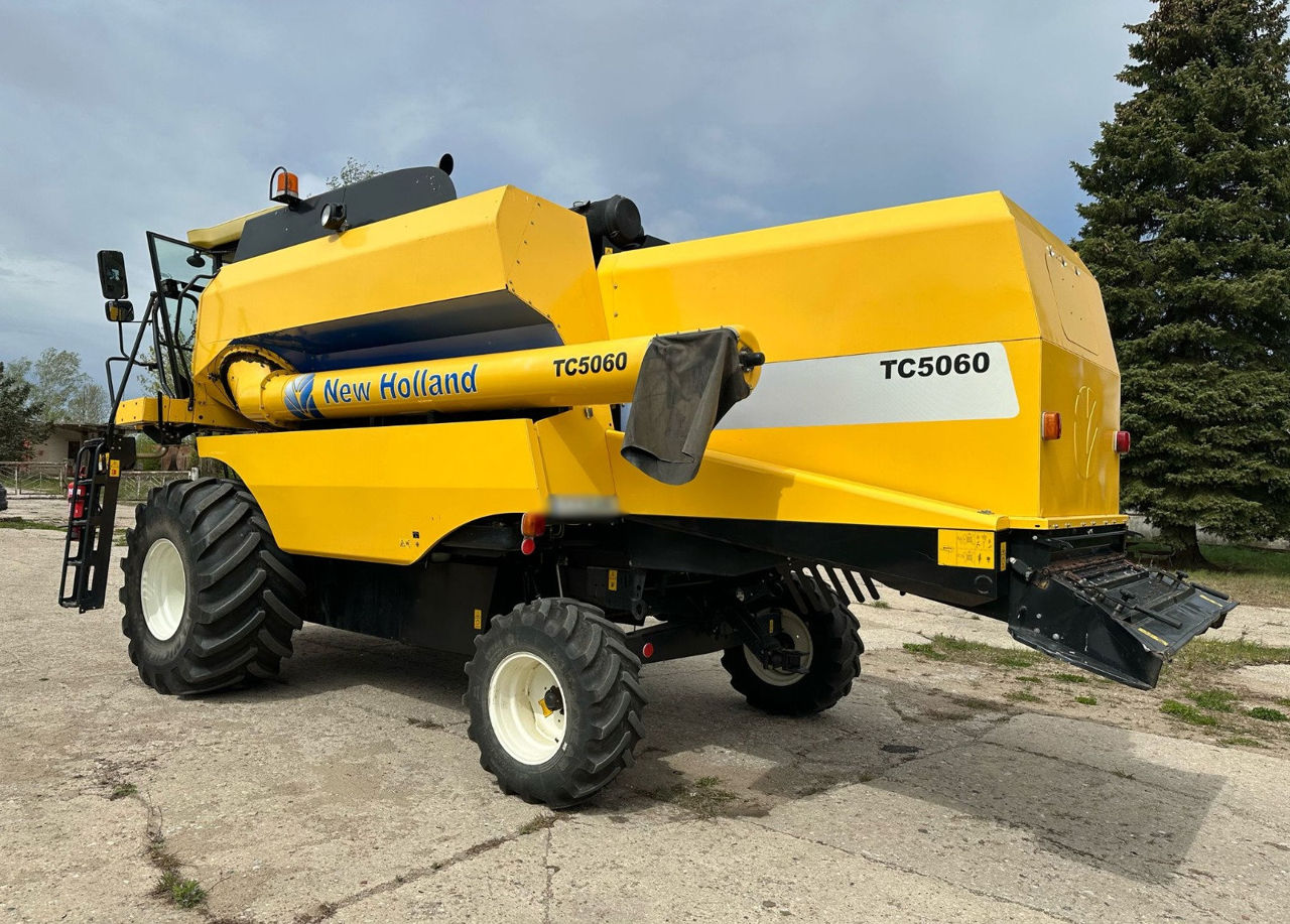 New Holland TC5060 foto 4