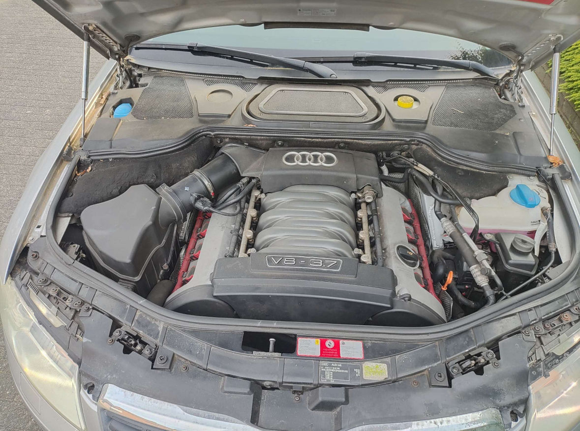 Audi A8 фото 6