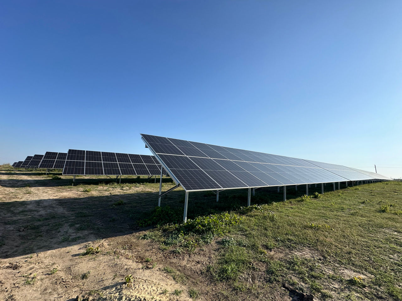 Servicii de montare si livrare a parcului fotovoltaic фото 0